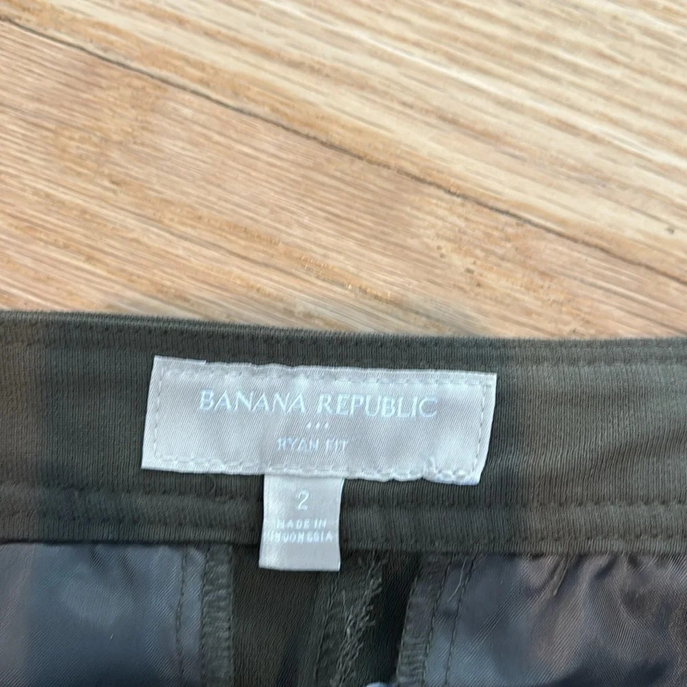 Banana Republic Ryan Fit Shorts - Picture 5 of 5
